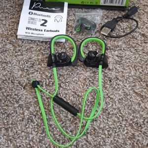 Wireless earbuds with mic